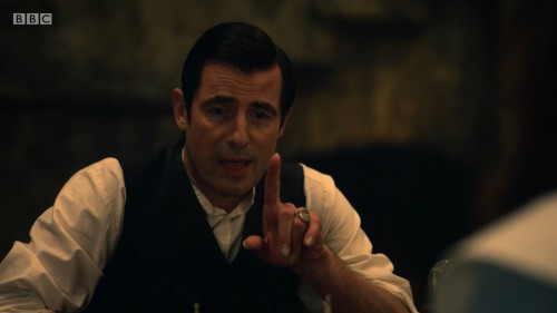 cap_Dracula.2020.S01E02.720p.WEB.x264-BaNHaMMeR_000129_01.jpg